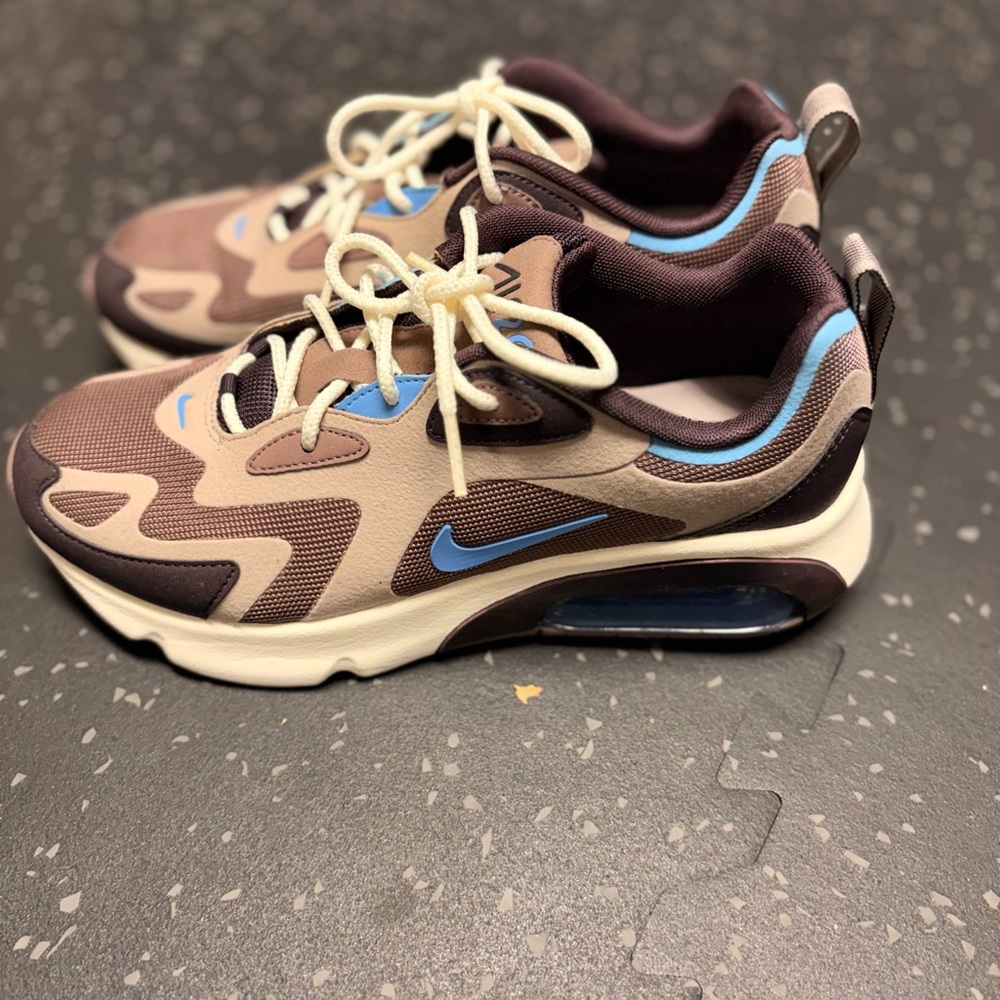 Nike Women’s Sneakers - Brown and Blue - Picture 2 of 7